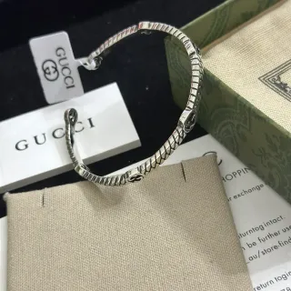 Gucci Interlocking G سوار كف فضي
