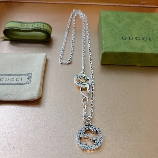Gucci Interlocking GG Snake Clasp Silver Necklace 5