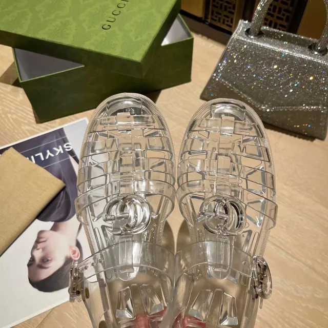 Gucci Jelly Sandals 透明网格 Vamp 搭扣鞋带 休闲凉鞋 2