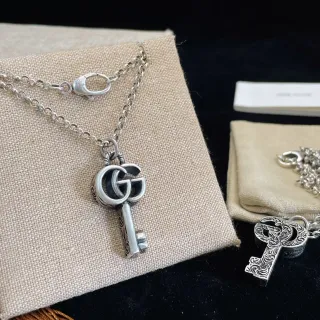 Gucci কী ইন্টারলকিং GG সিলভার টোন মালা