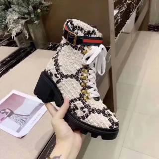 Gucci Le Cagole ट्वीड वेब स्ट्रैप एंक्ल बूट