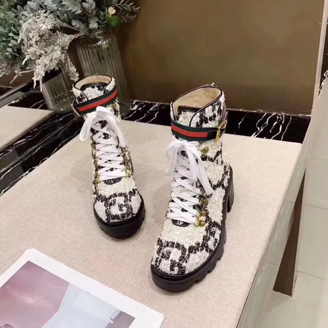 Gucci Le Cagole ट्वीड वेब स्ट्रैप एंक्ल बूट 9