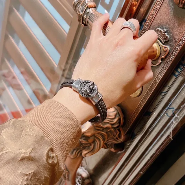 Gucci Pharaoh Medallion Pulsera de cuero trenzado 2