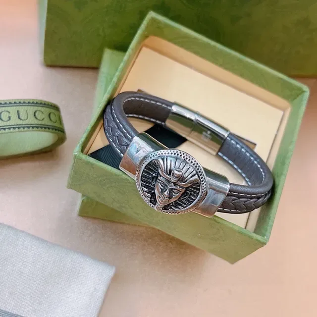 Gucci Pharaoh Medallion Pulsera de cuero trenzado 3