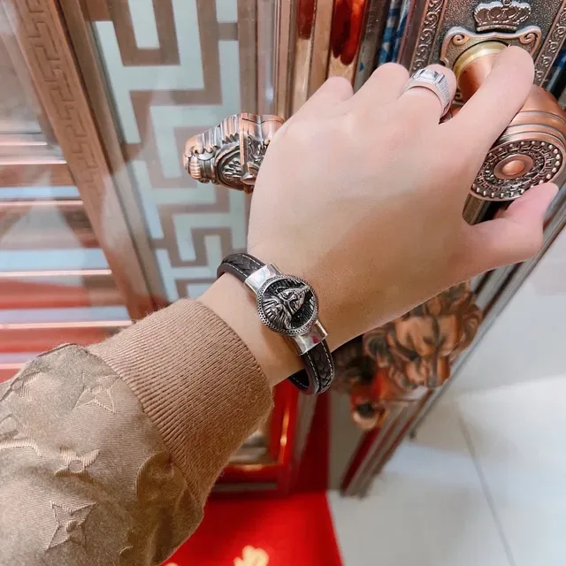 Gucci Pharaoh Medallion Pulsera de cuero trenzado 8