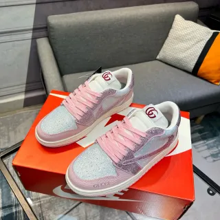 Gucci Zapatillas Lifestyle Rosa Plata con Cristales Iridiscentes Malla