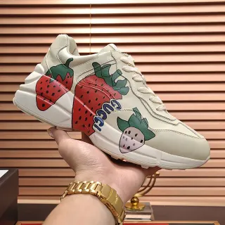 Gucci Rhyton Estampado de Fresa Zapatillas Chunky