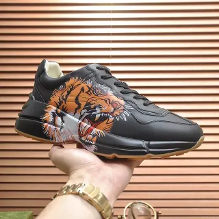 Gucci Rhyton Tiger Print zapatillas lifestyle negras