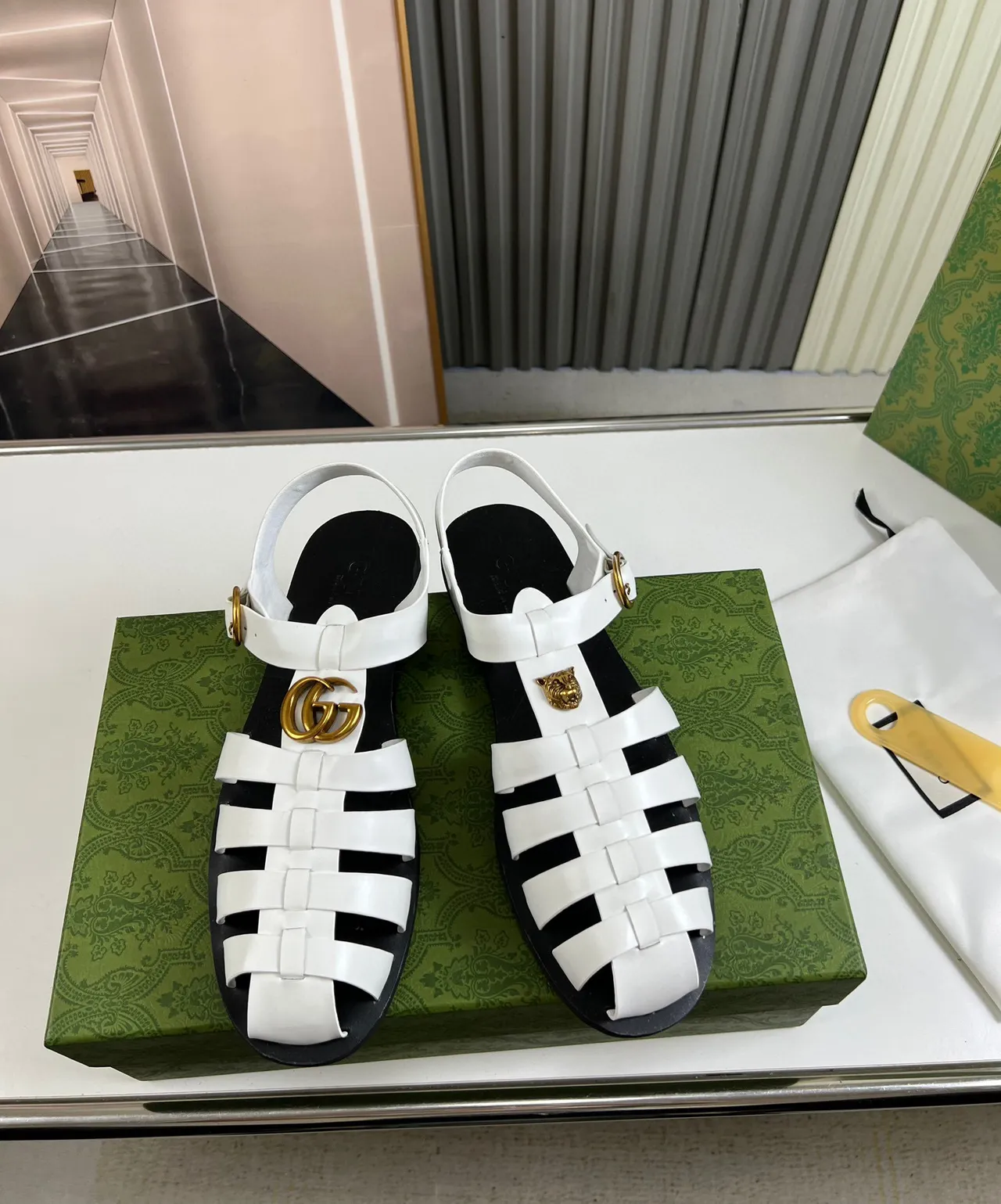 Gucci Rhyton White Leather Gladiator Sandals 9