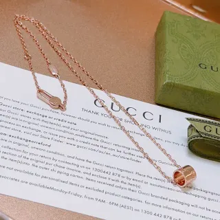 Gucci Collar de oro rosa con dije cilíndrico