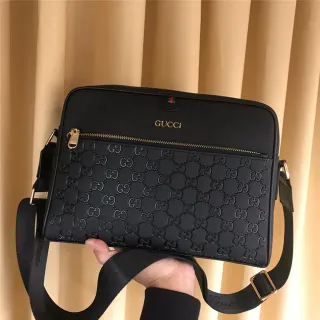 Gucci Screener Bolsa Cruzada Preta Dourada Relevo GG Monograma Bolsillo Frontal com Zíper