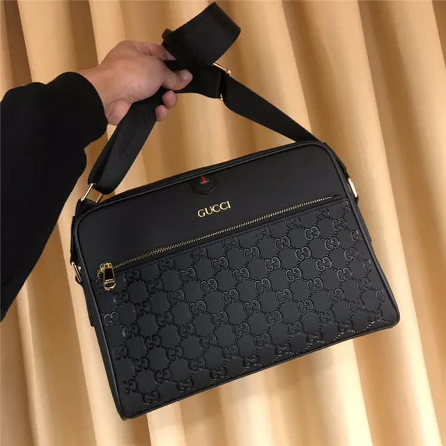 Gucci Screener কালো সোনালি উৎকীর্ণ GG মনোগ্রাম সামনের জিপের পকেট কাঁধের ব্যাগ 7