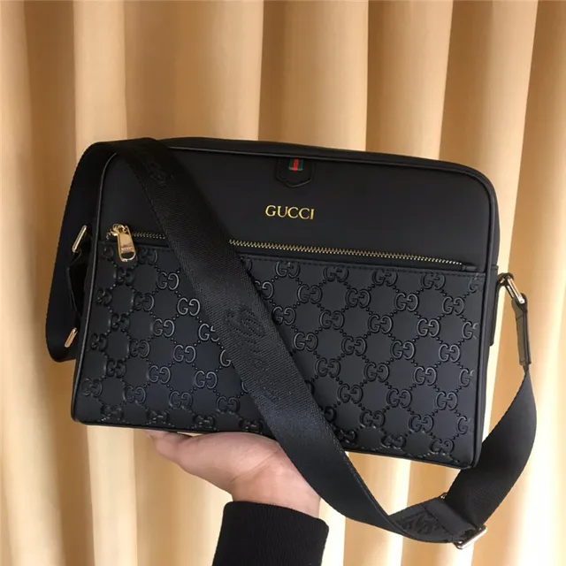 Gucci Screener কালো সোনালি উৎকীর্ণ GG মনোগ্রাম সামনের জিপের পকেট কাঁধের ব্যাগ 8