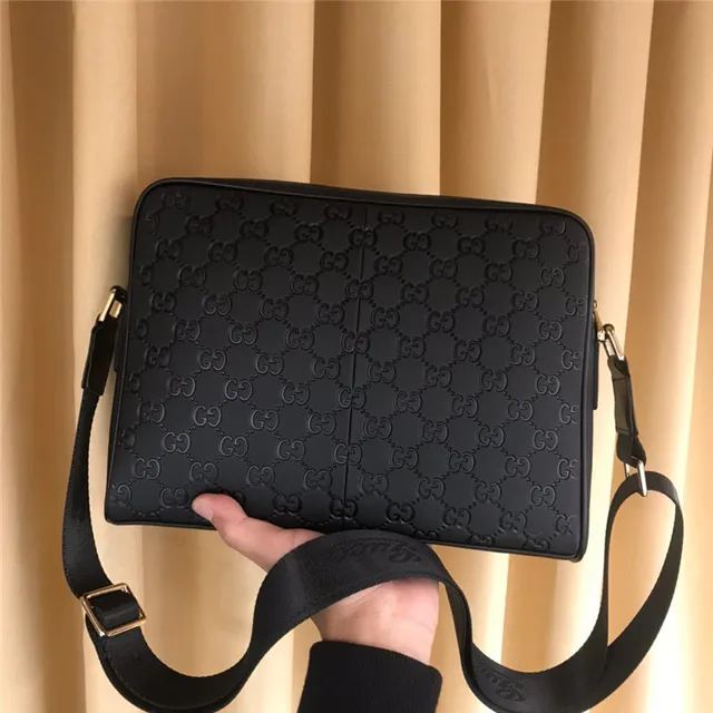 Gucci Screener কালো সোনালি উৎকীর্ণ GG মনোগ্রাম সামনের জিপের পকেট কাঁধের ব্যাগ 9