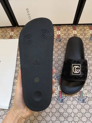Gucci Screener Correa de Terciopelo Negro Logotipo Interlocking G Zapatillas 2