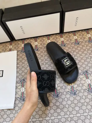 Gucci Screener Correa de Terciopelo Negro Logotipo Interlocking G Zapatillas 4