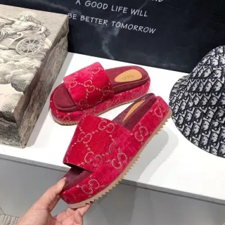 Gucci Screener terciopelo rojo Interlocking G Monogram pantuflas