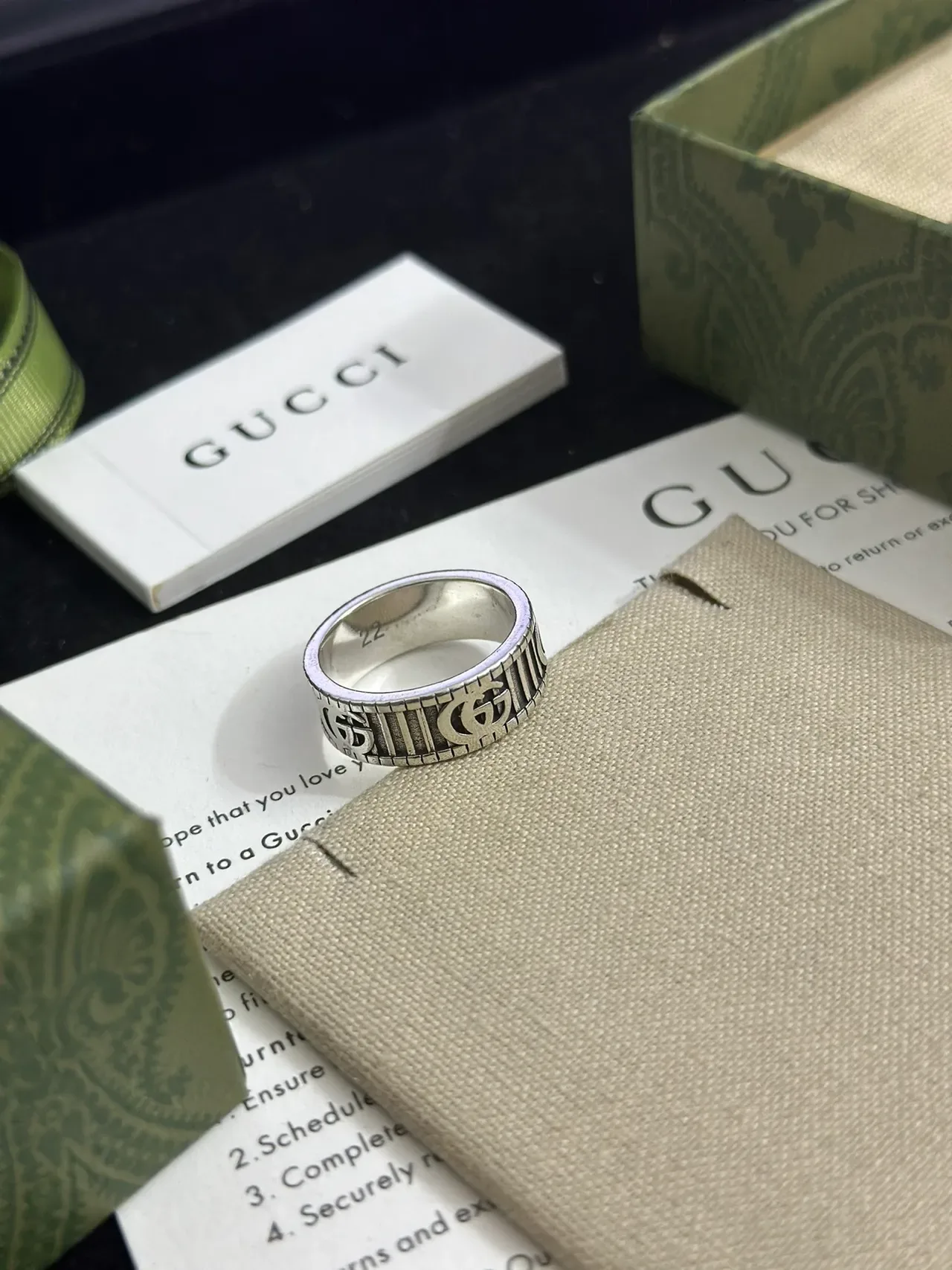 Gucci Screener Silver Beige Wide Band Interlocking G Motif Ring 9