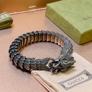 Gucci سوار فضي سلاسل مقياسية مفصلة رأس تنين منحوت