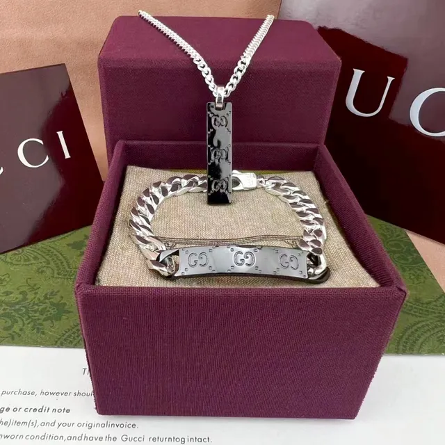 Gucci Pulseira Corrente Curb Prata e Preto com Placa 8