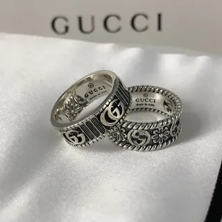 خاتم غوتشي فضي أسود نقش interlocking G Logo مؤكسد التفاصيل