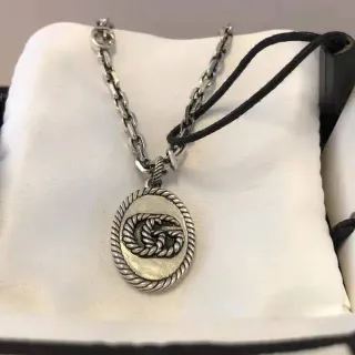 Gucci Collier Pendentif Ovale Argent Noir Borde de Corde