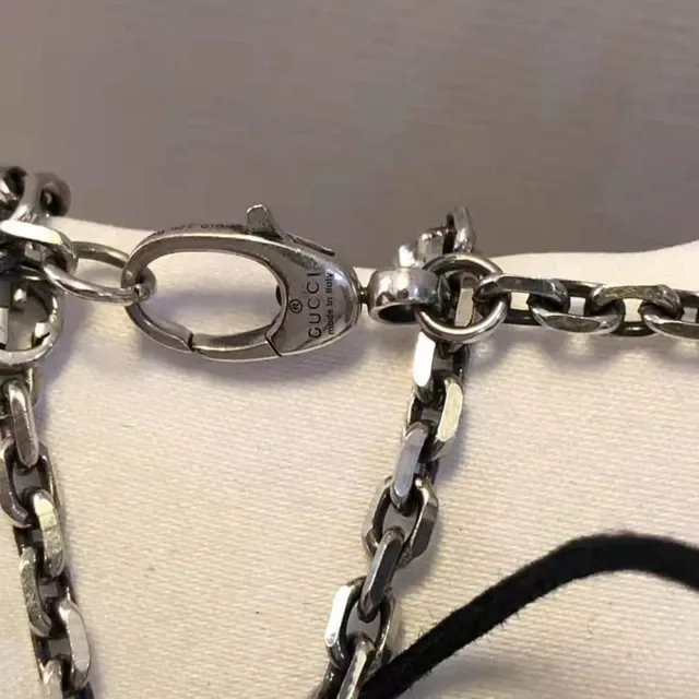 Gucci Collier Pendentif Ovale Argent Noir Borde de Corde 2