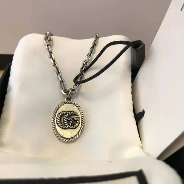 Gucci Collier Pendentif Ovale Argent Noir Borde de Corde 4