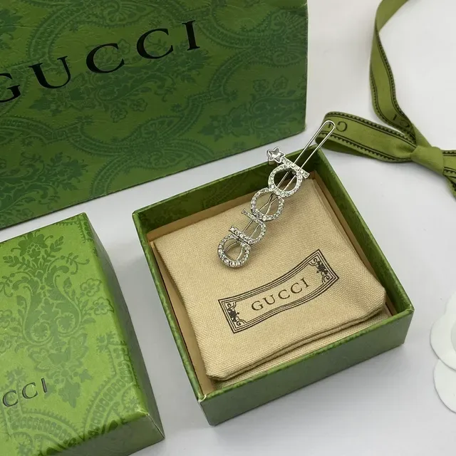 Gucci चांदी क्रिस्टल एन्क्रस्टेड लोगो शेप्ड ब्रोच 4
