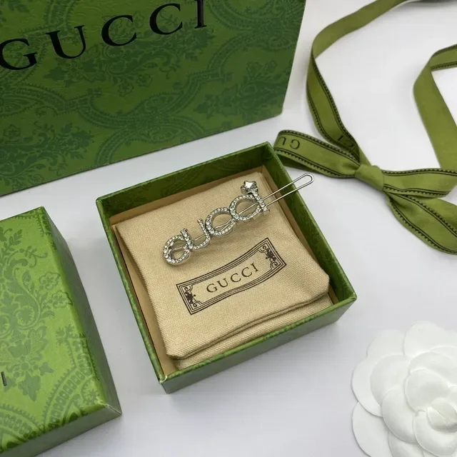 Gucci चांदी क्रिस्टल एन्क्रस्टेड लोगो शेप्ड ब्रोच 6