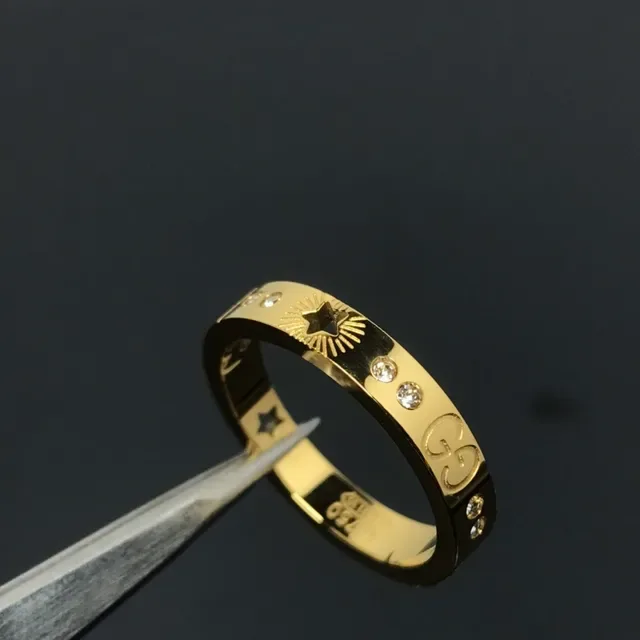 Gucci Bague Argent Or Gravée Motif Étoile-Sunburst Détail Logo G Interlocking 2