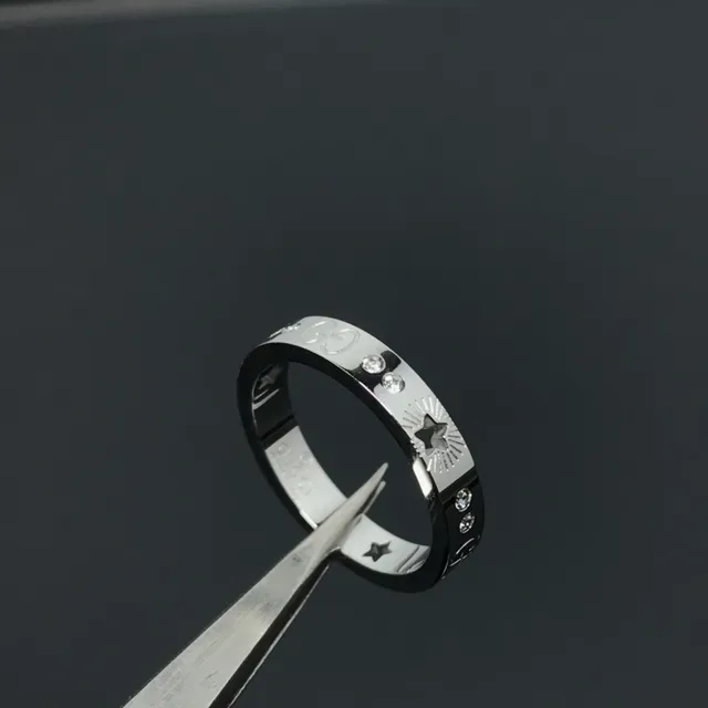 Gucci Bague Argent Or Gravée Motif Étoile-Sunburst Détail Logo G Interlocking 4