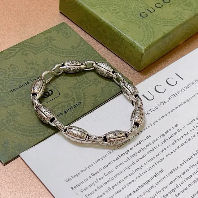 Gucci Silver Ornate Engraved Links Oval-Shaped Chain Bracelet 6