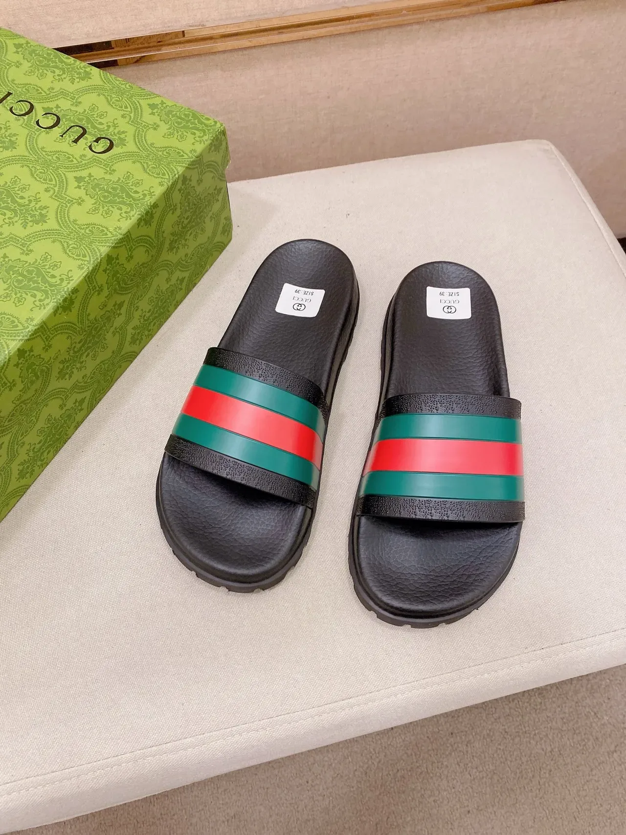 Gucci Slide Noir Blanc Semelle en Caoutchouc Bande Web Rayée Lanière Sandales 6