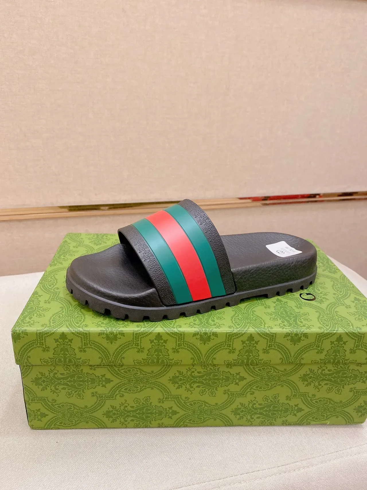 Gucci Slide Noir Blanc Semelle en Caoutchouc Bande Web Rayée Lanière Sandales 7