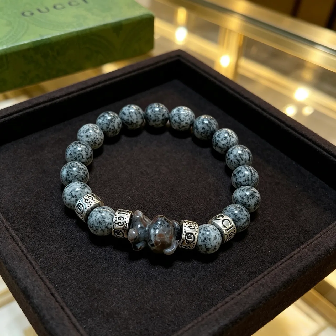Gucci Bracelet de perles en pierre tachetée et ton argenté gravé 2
