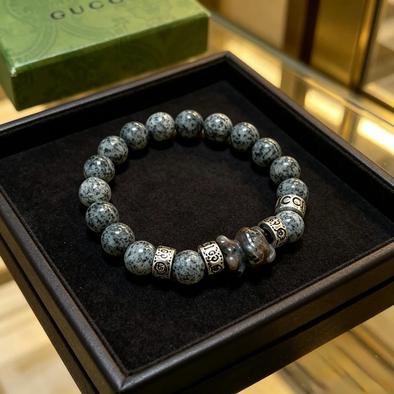 Gucci Bracelet de perles en pierre tachetée et ton argenté gravé 4
