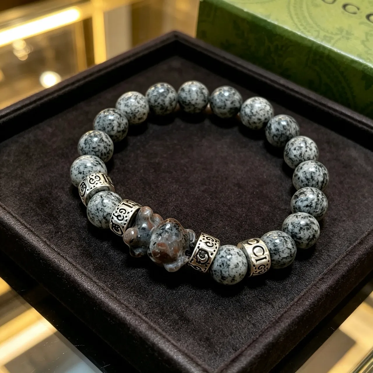 Gucci Bracelet de perles en pierre tachetée et ton argenté gravé 5