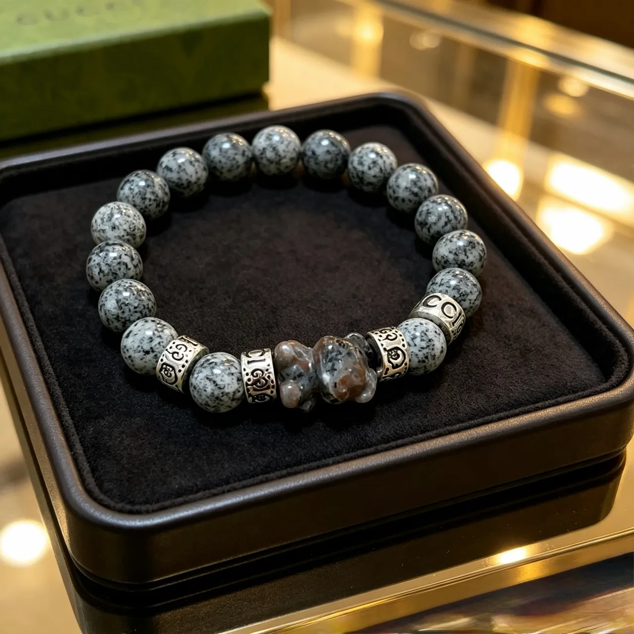 Gucci Bracelet de perles en pierre tachetée et ton argenté gravé 7