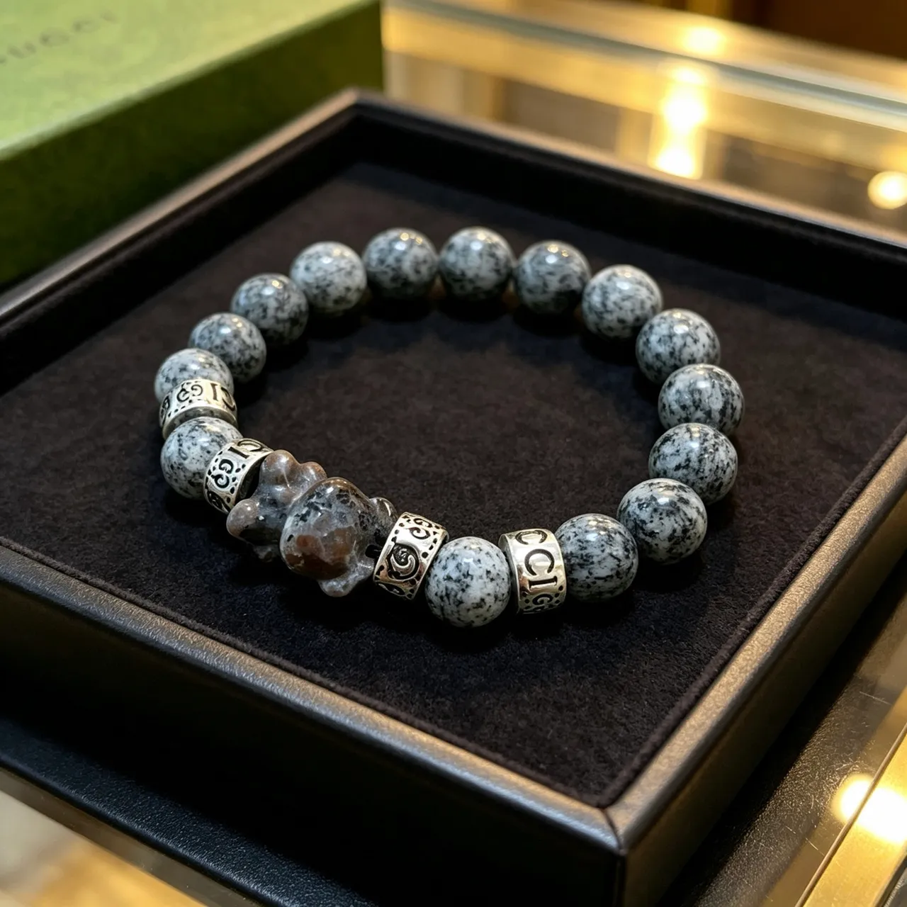 Gucci Bracelet de perles en pierre tachetée et ton argenté gravé 9