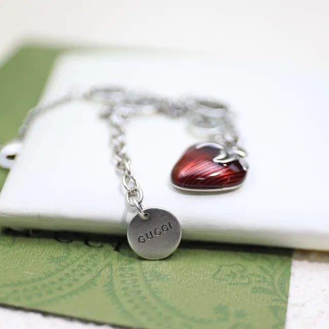 Gucci 草莓魅力 银色 红色 链条 互锁 G 魅力 手链 3