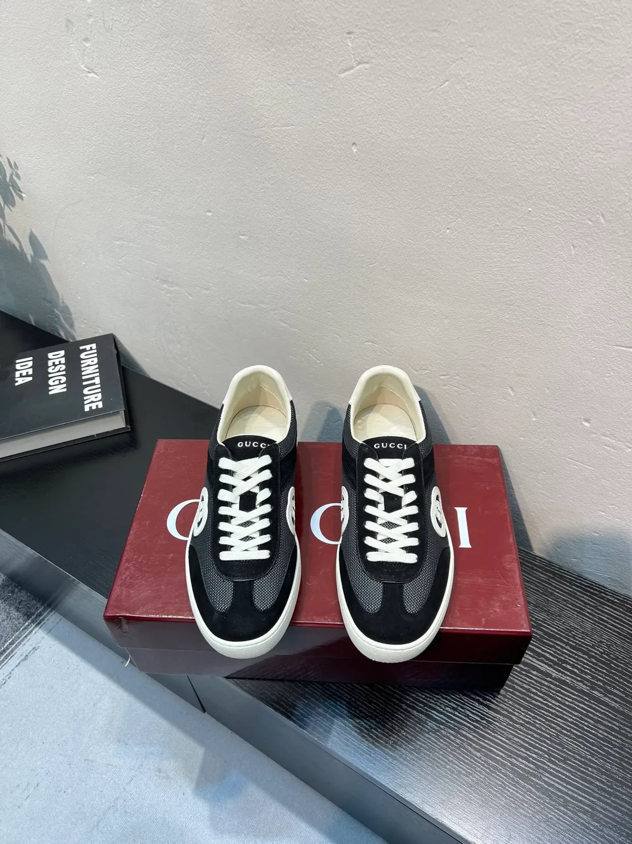Gucci Tennis 1977 Black and White baskets lifestyle 2