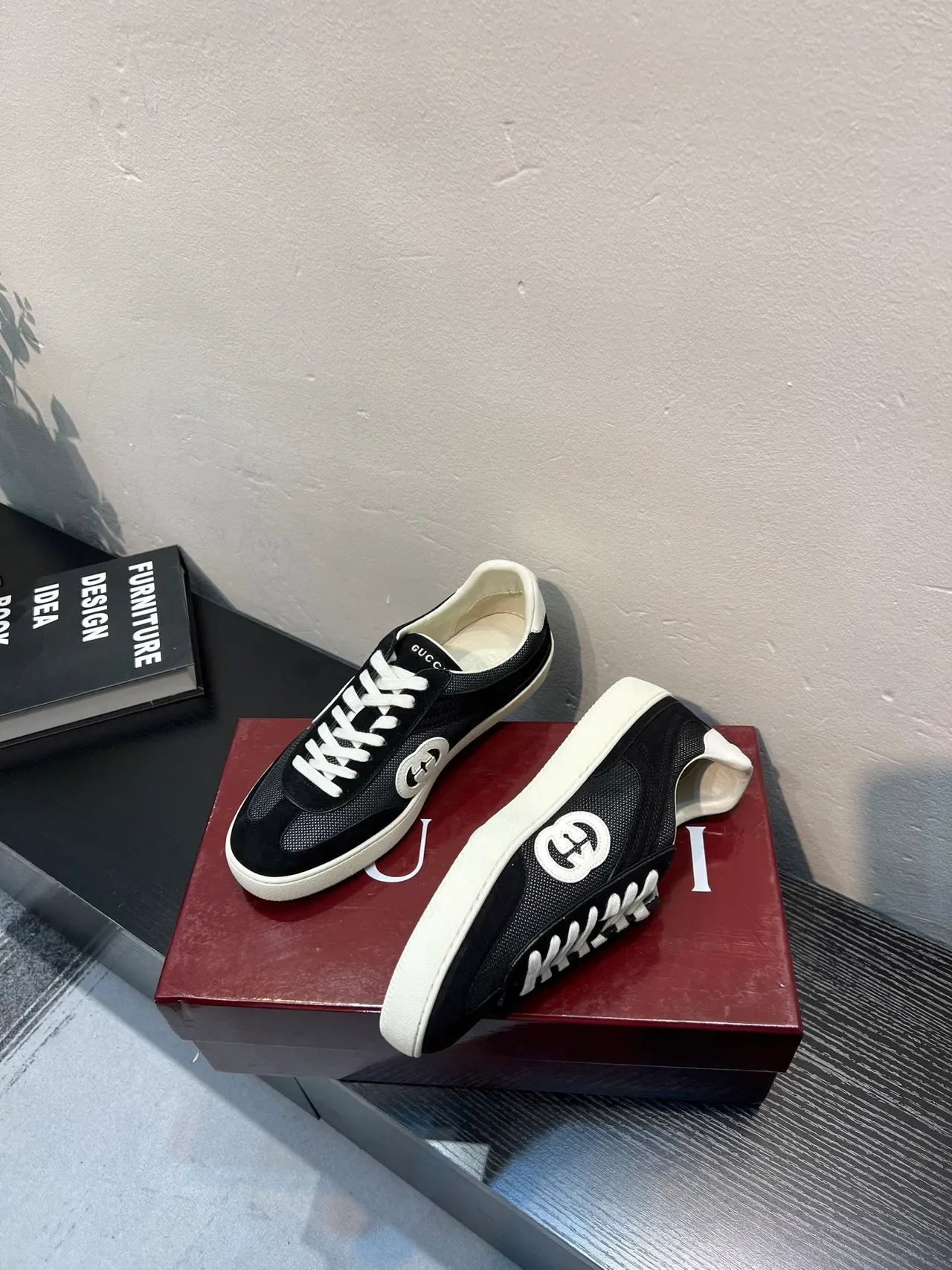 Gucci Tennis 1977 Black and White baskets lifestyle 4
