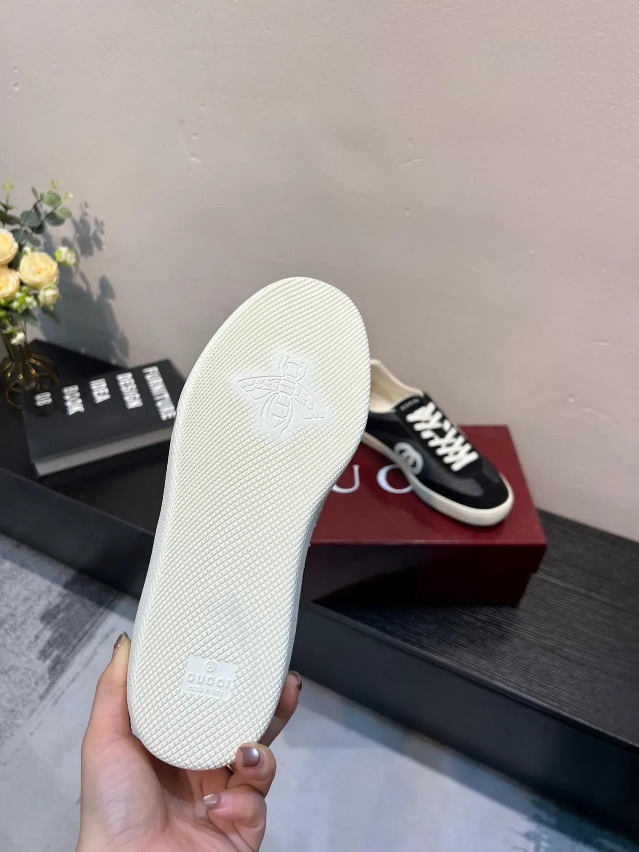 Gucci Tennis 1977 Black and White baskets lifestyle 8