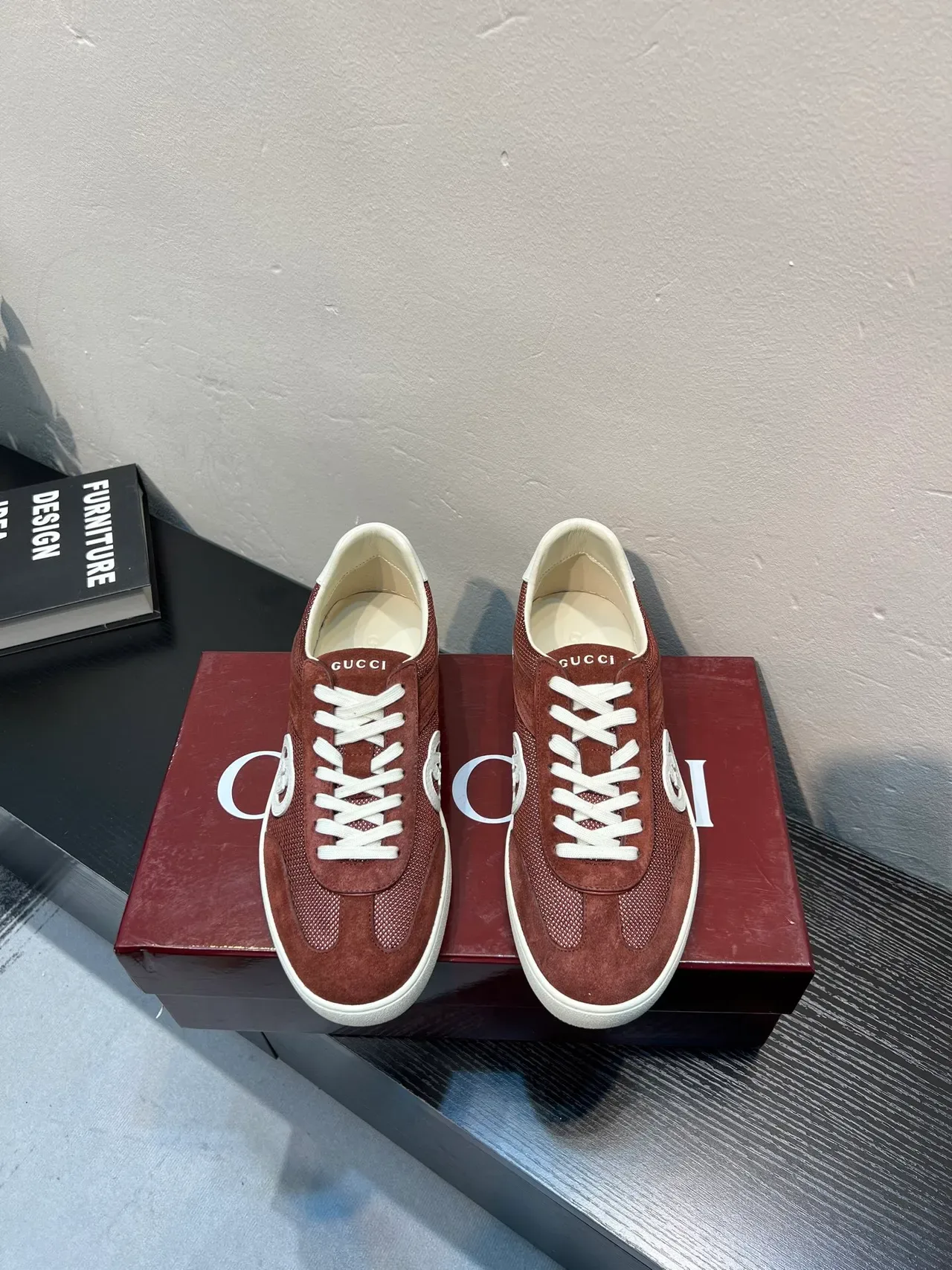 Gucci Tennis 1977 Tênis Lifestyle de Camurça e Malha Borgonha 2