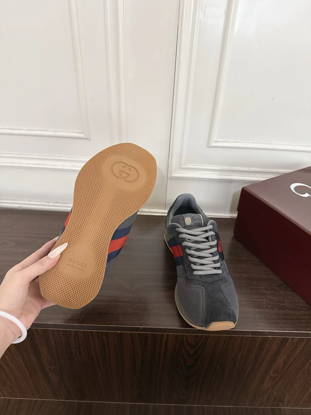 Gucci Tennis 1977 gris rouge marine rayure web baskets lifestyle 2