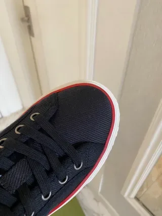 Gucci Tennis 1977 Sneakers lifestyle bleu marine et rouge avec rayures web 2