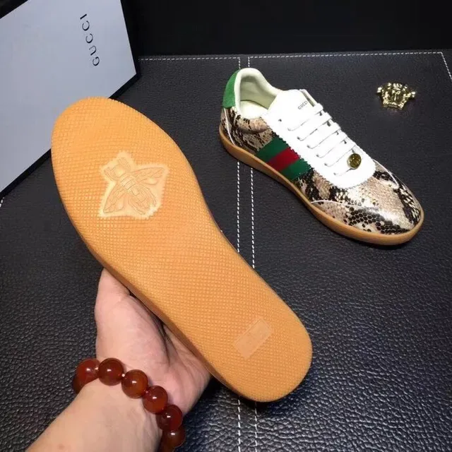 Gucci Tennis 1977 tênis lifestyle com estampa de serpente verde-vermelho web 2