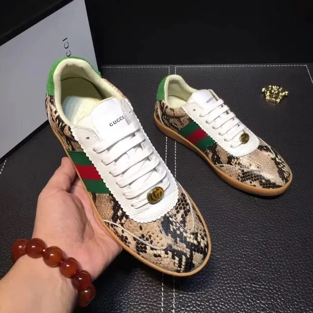 Gucci Tennis 1977 tênis lifestyle com estampa de serpente verde-vermelho web 4