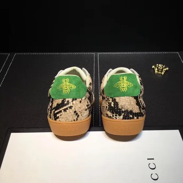 Gucci Tennis 1977 tênis lifestyle com estampa de serpente verde-vermelho web 8